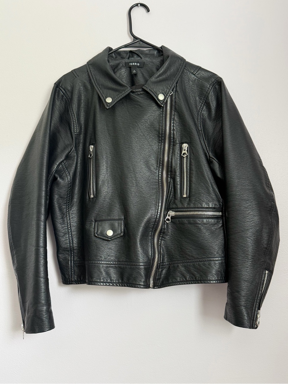 Torrid Black Faux Leather Moto Jacket Size 2 Cropped Silver Hardware - Picture 3 of 10
